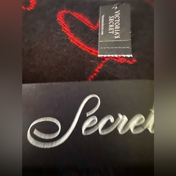 Victoria's Secret Winter Angel Collection Scarf Black Hearted One Size New - Picture 10 of 10